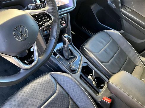 Certified 2022 Volkswagen Tiguan SEL R-Line image 17