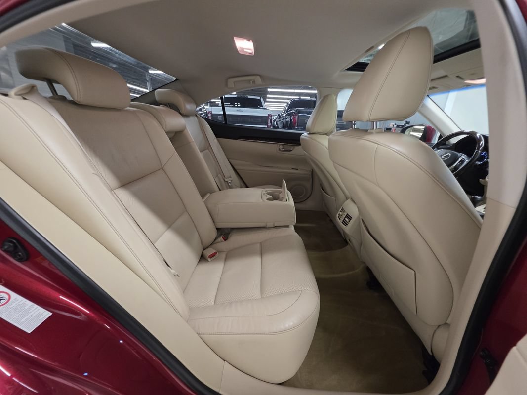 Used 2015 Lexus ES 350 w/ Luxury Package FWD image 26