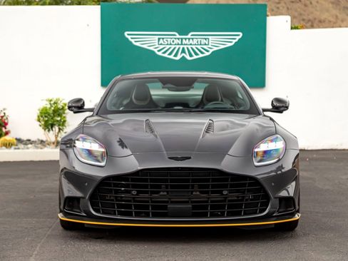 Used 2025 Aston Martin Vanquish image 7