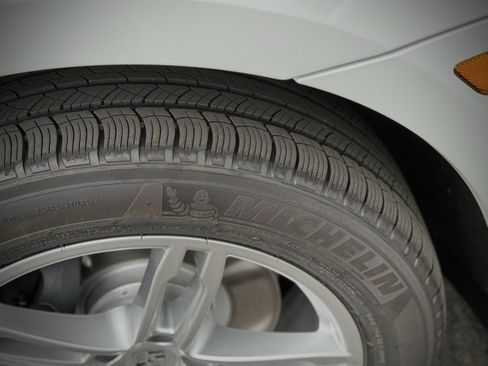 Used 2025 Porsche Macan image 21