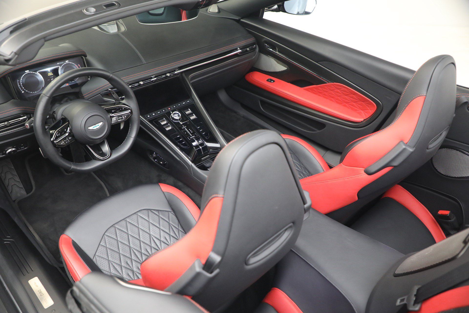 Used 2024 Aston Martin DB12 Convertible RWD image 31