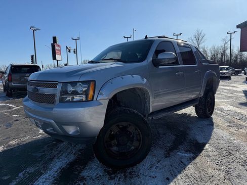 Used 2013 Chevrolet Avalanche LT image 3