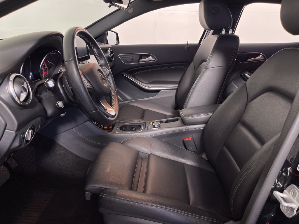 Used 2017 Mercedes-Benz GLA 250 image 12