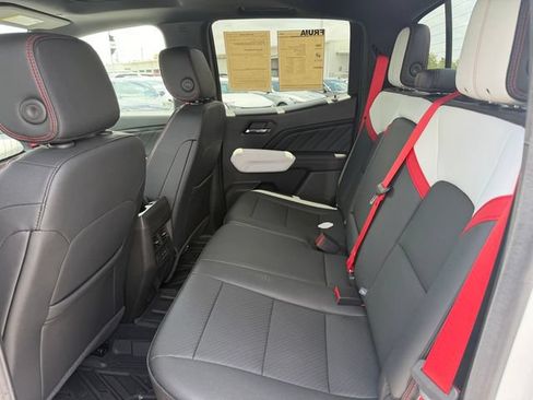 Used 2026 GMC Canyon AT4X AWD/4WD image 9