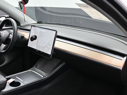 Used 2022 Tesla Model Y Long Range image 38