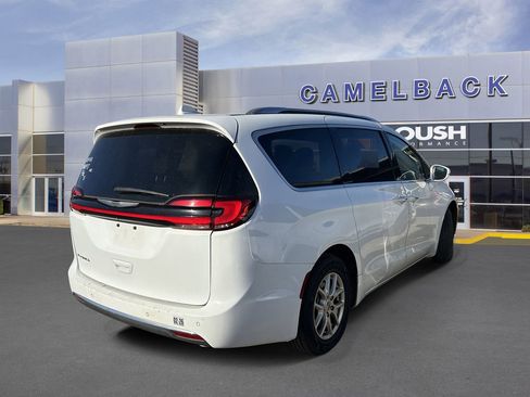 Used 2021 Chrysler Pacifica Touring-L image 5