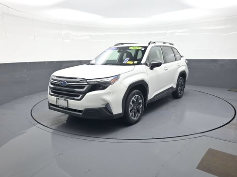 Used 2025 Subaru Forester Premium AWD/4WD image 7