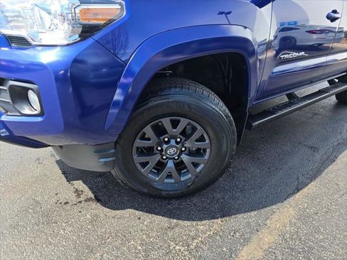 Certified 2023 Toyota Tacoma SR5 AWD/4WD image 2