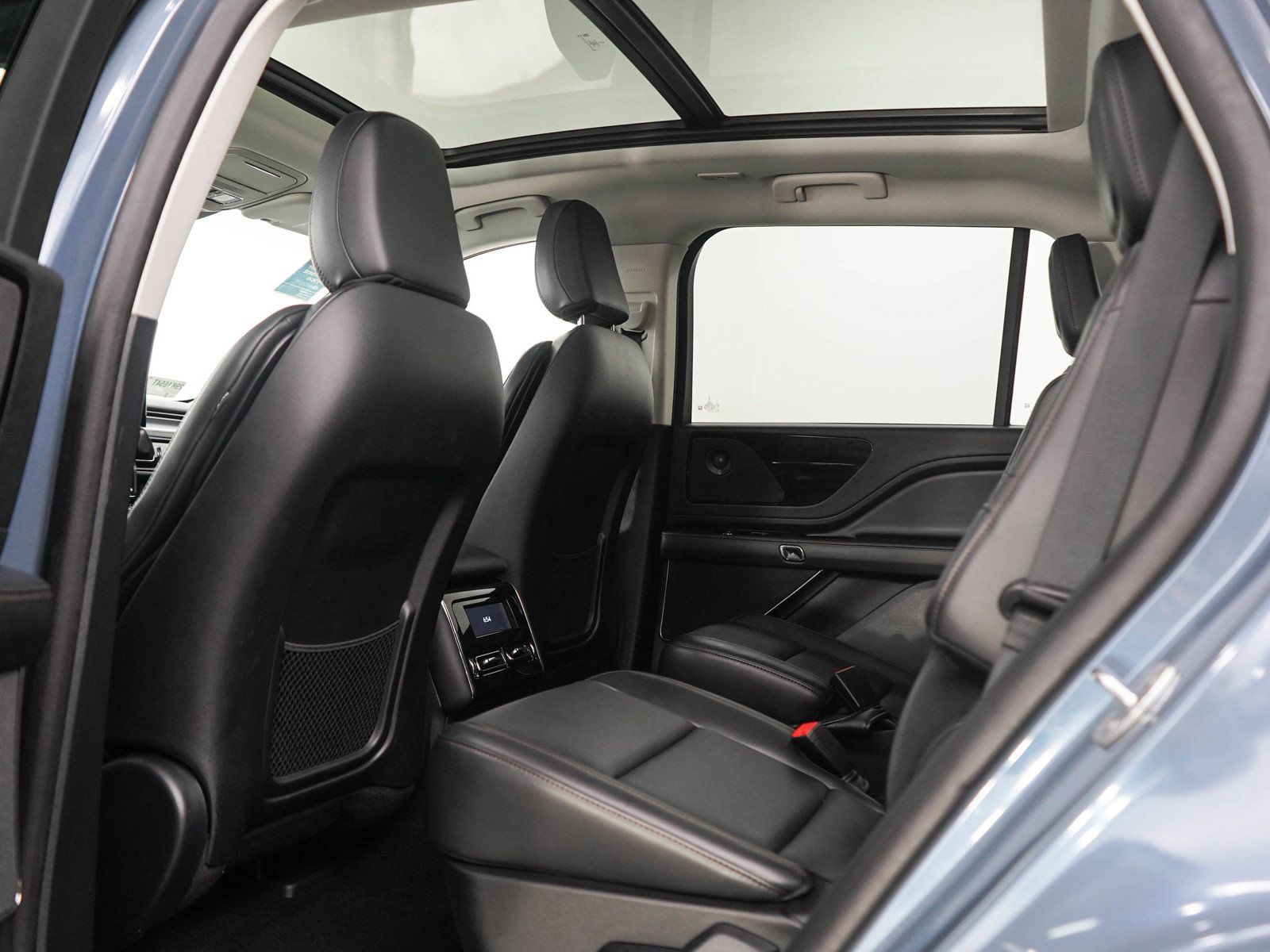 Used 2025 Lincoln Aviator AWD w/ Jet Appearance Package image 18