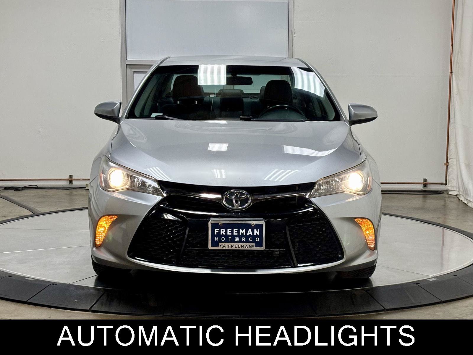 Used 2015 Toyota Camry SE FWD image 3