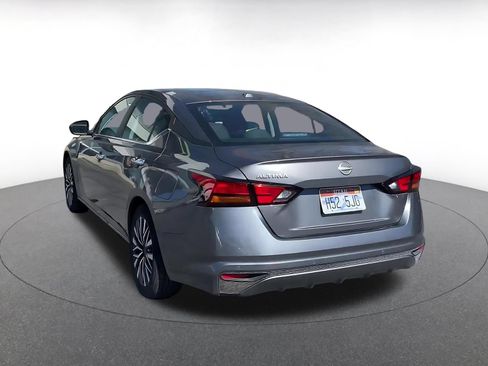 Used 2025 Nissan Altima 2.5 SV FWD image 11