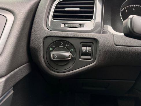 Used 2019 Volkswagen Golf SE FWD image 10
