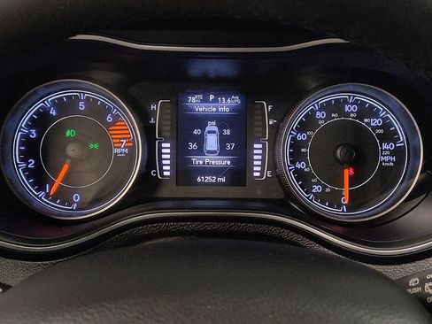 Used 2020 Jeep Cherokee Latitude Plus FWD image 23
