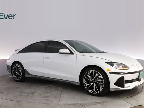 Used 2025 Hyundai Ioniq 6 SEL RWD image 14
