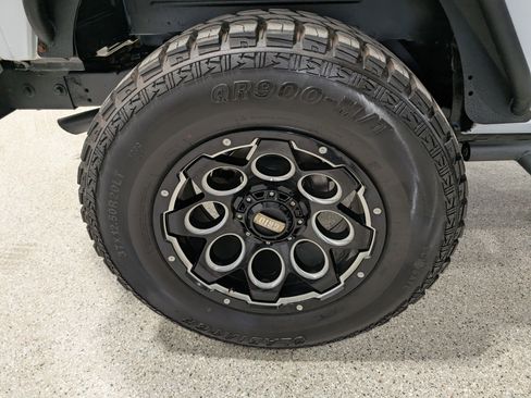 Used 2018 Jeep Wrangler Sport AWD/4WD image 12