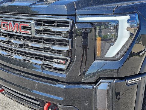 Used 2024 GMC Sierra 2500 AT4 w/ AT4 Premium Plus Package AWD/4WD image 5