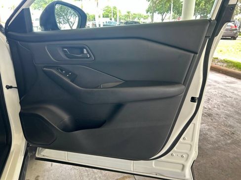 Used 2024 Nissan Rogue S FWD image 23