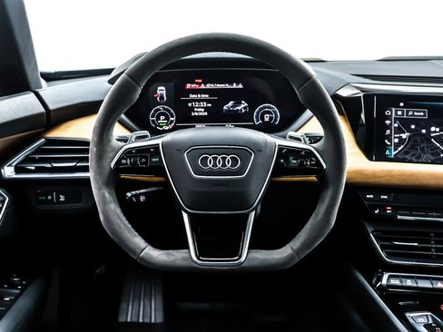 Used 2022 Audi e-tron GT Premium Plus image 19