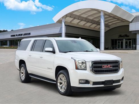 Used 2020 GMC Yukon XL SLT image 2