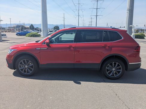 Used 2024 Volkswagen Tiguan SE AWD/4WD image 6