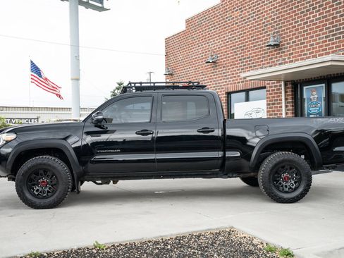 Used 2017 Toyota Tacoma TRD Off-Road image 3