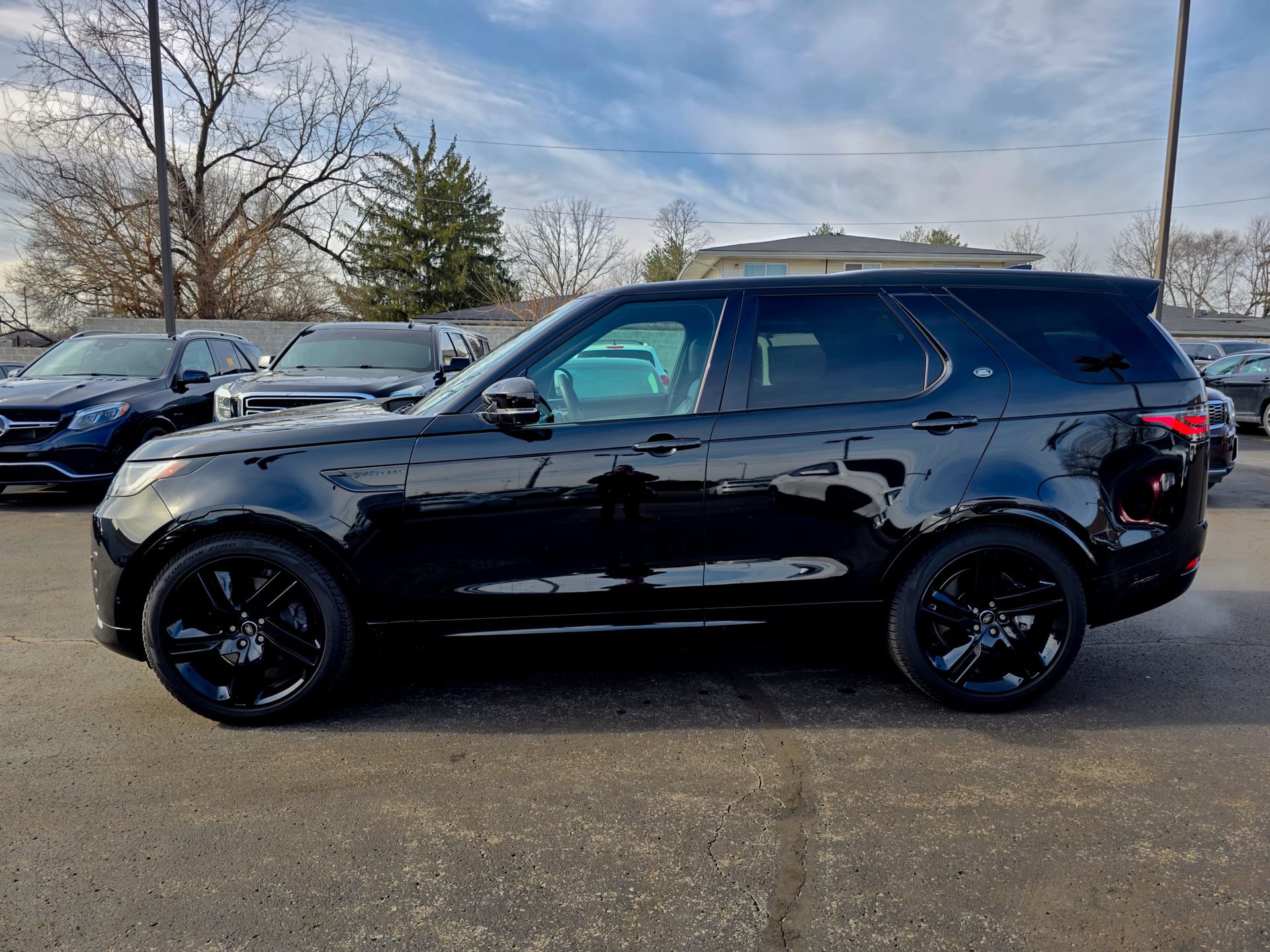 Used 2025 Land Rover Discovery Dynamic SE AWD/4WD image 6
