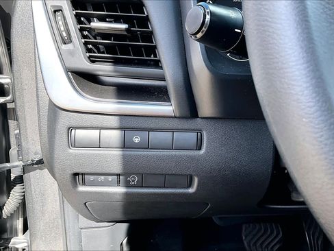 Certified 2023 Nissan Rogue SV image 32