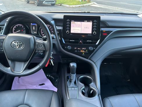 Used 2022 Toyota Camry SE w/ Carpet Mat Package (TMS) FWD image 22