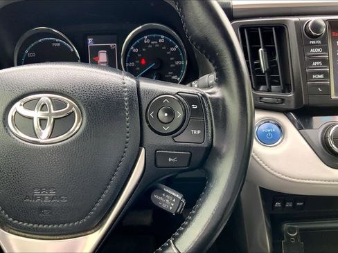 Used 2018 Toyota RAV4 XLE image 25