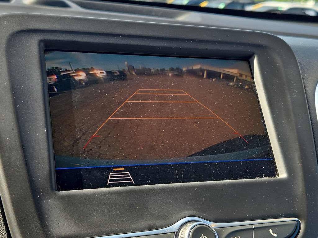 Used 2021 Chevrolet Equinox LS AWD/4WD image 18