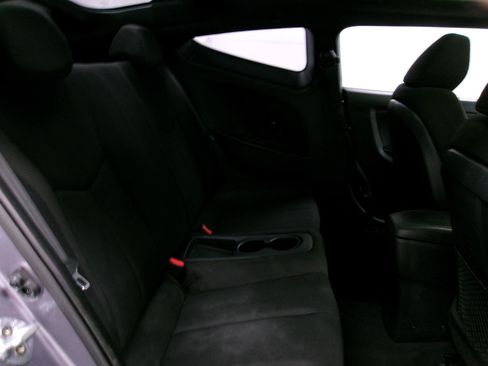 Used 2017 Hyundai Veloster Value Edition image 9