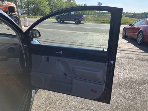 Used 1998 Volkswagen Beetle Coupe FWD image 18