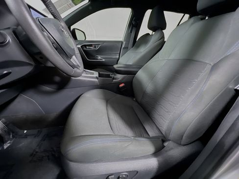 Used 2024 Toyota RAV4 SE image 15
