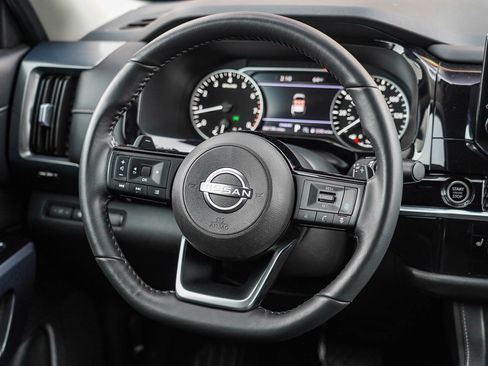 Used 2023 Nissan Pathfinder SL w/ Lighting Package (N92) image 18