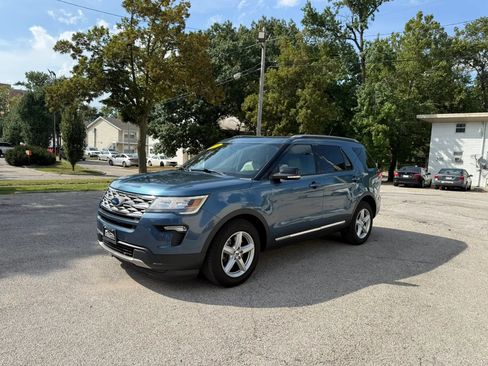 Used 2018 Ford Explorer XLT w/ Equipment Group 202A FWD image 3