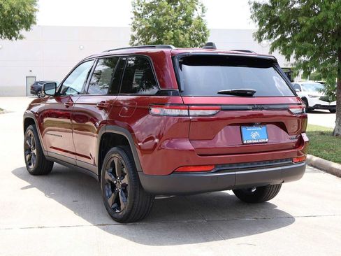Used 2024 Jeep Grand Cherokee Limited w/ Black Appearance Package RWD image 4