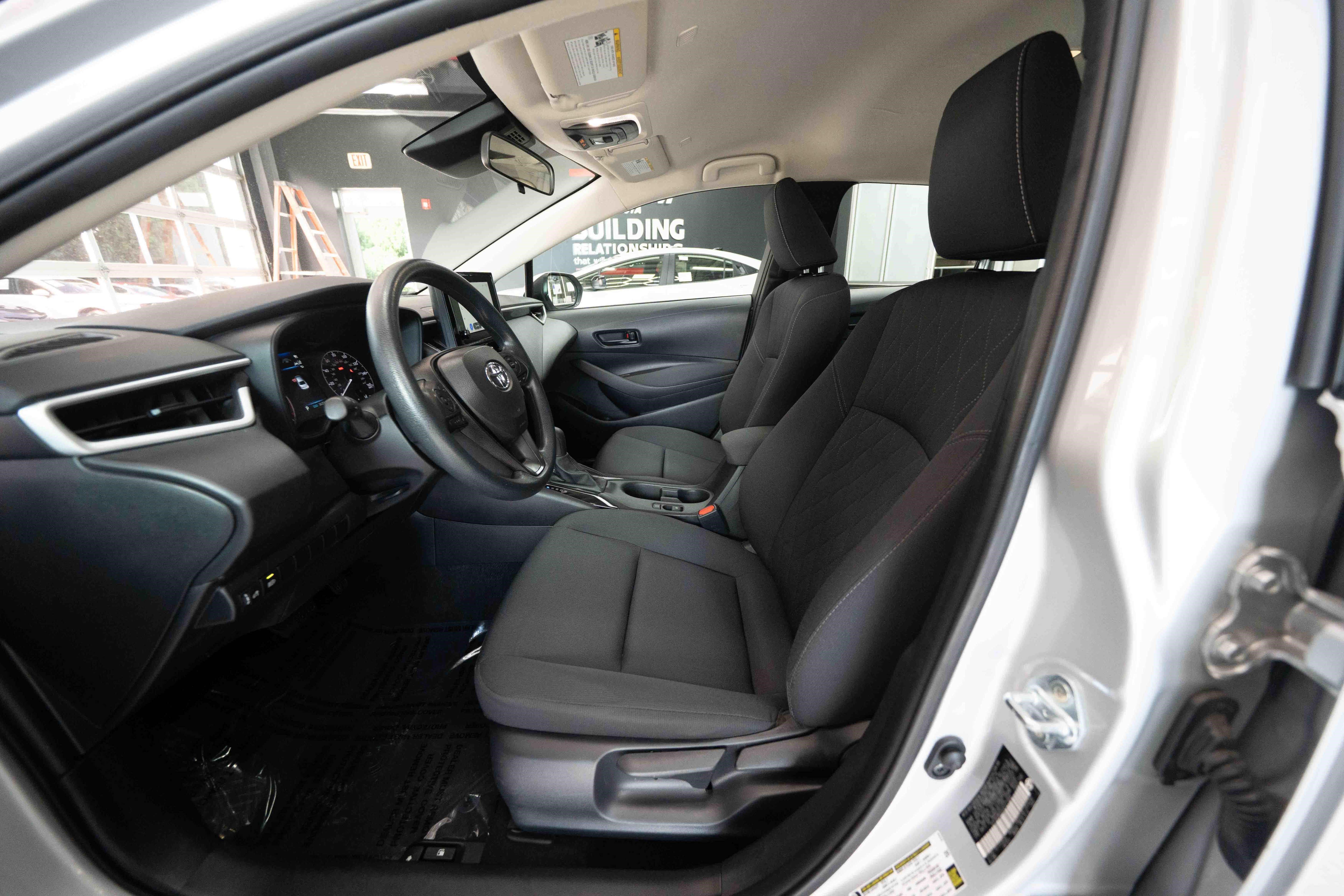 Used 2025 Toyota Corolla LE FWD image 9
