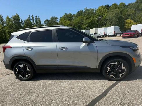 Used 2024 Kia Seltos EX FWD image 9