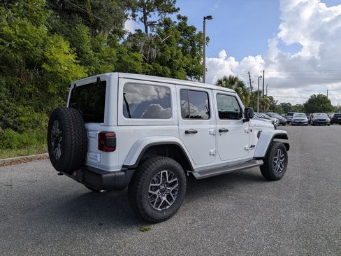 New 2026 Jeep Wrangler Unlimited Sahara AWD/4WD image 3