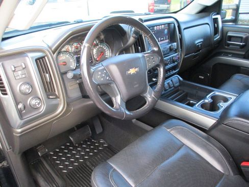 Used 2016 Chevrolet Silverado 2500 LTZ w/ LTZ Plus Package image 12