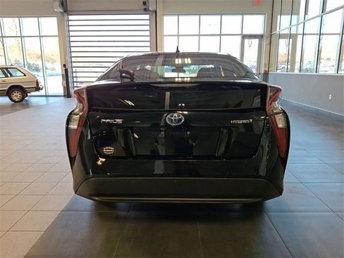 Used 2017 Toyota Prius Two w/ Carpet Mat Package image 5