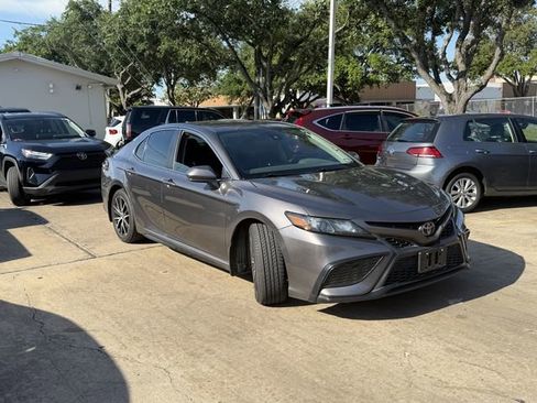 Used 2023 Toyota Camry LE w/ Convenience Package FWD image 3