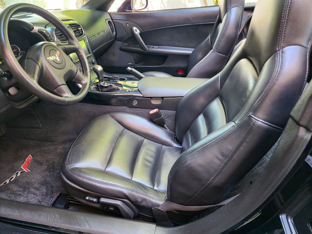 Used 2005 Chevrolet Corvette Convertible w/ Preferred Equipment Group RWD image 19