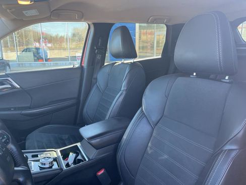 Used 2024 Mitsubishi Outlander SE image 6