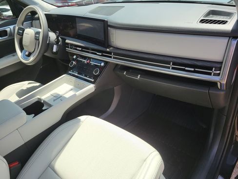 Used 2025 Hyundai Santa Fe Calligraphy FWD image 8