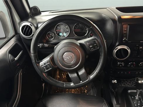 Used 2013 Jeep Wrangler Unlimited Sahara w/ Connectivity Group AWD/4WD image 10
