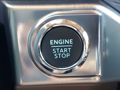 Used 2025 Ford F150 King Ranch w/ FX4 Off-Road Package image 39