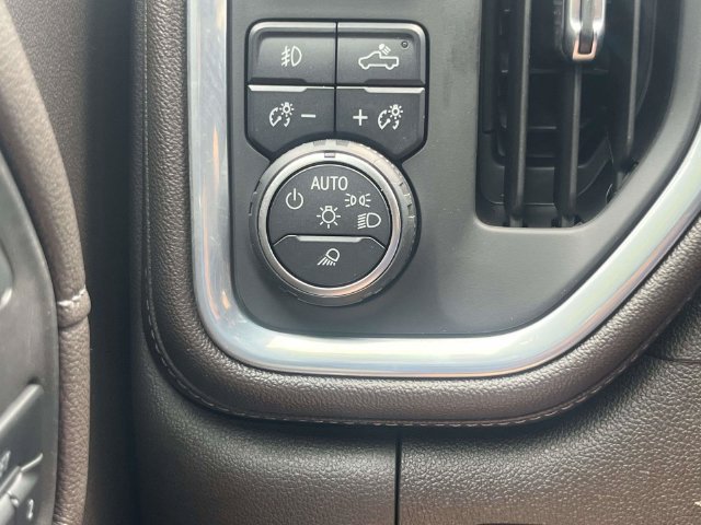 Used 2021 Chevrolet Silverado 1500 LTZ w/ LTZ Convenience Package II AWD/4WD image 34