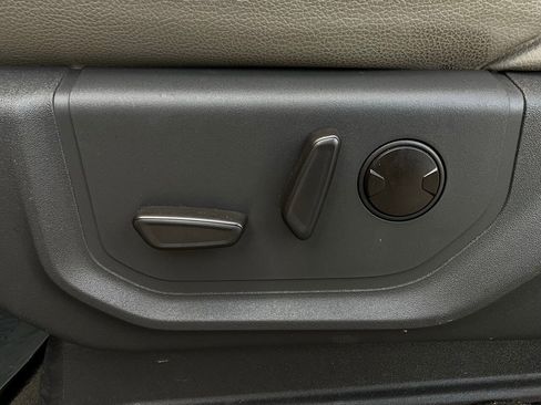 Used 2020 Ford Expedition XLT w/ Equipment Group 202A image 10