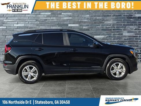 Used 2024 GMC Terrain SLE w/ Driver Convenience Package FWD image 7